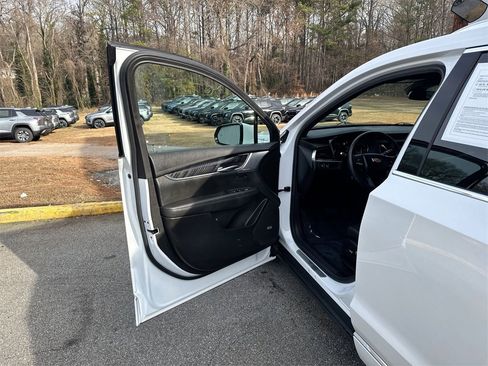 Used 2024 Cadillac XT6 Premium Luxury image 13