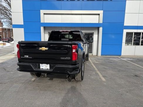 Used 2022 Chevrolet Silverado 2500 High Country w/ Safety Package II image 6