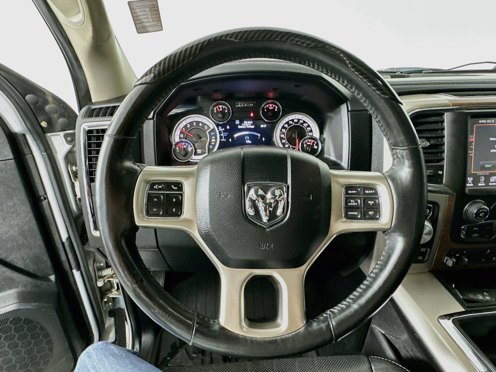 Used 2015 RAM 1500 Laramie w/ Convenience Group AWD/4WD image 12