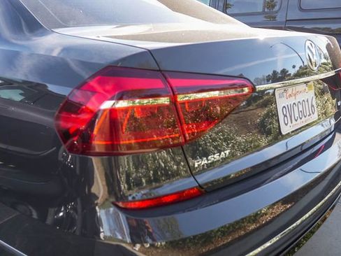 Used 2017 Volkswagen Passat 1.8T R-Line image 13