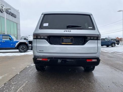 New 2026 Jeep Grand Wagoneer Limited w/ 8-Passenger Seating Package AWD/4WD image 6