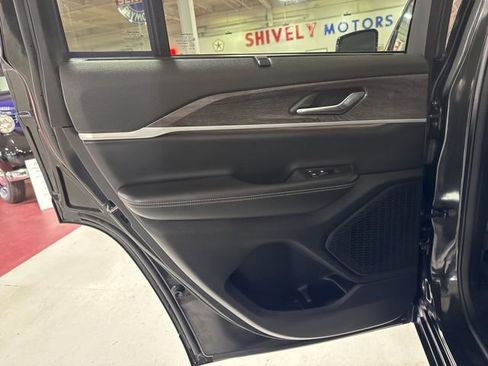 Certified 2024 Jeep Grand Cherokee Limited w/ Luxury Tech Group II image 27