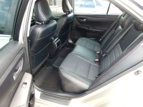 Used 2017 Toyota Camry SE FWD image 16