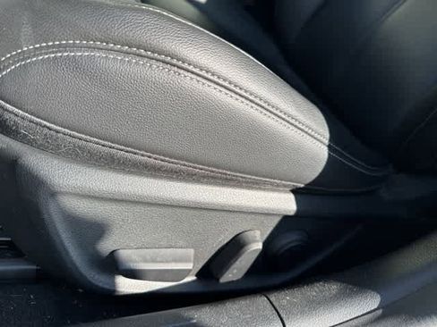 Used 2023 Genesis G70 2.0T image 11