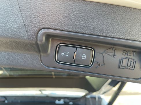 Used 2026 Ford Explorer ST-Line w/ ST-Line Street Pack image 11