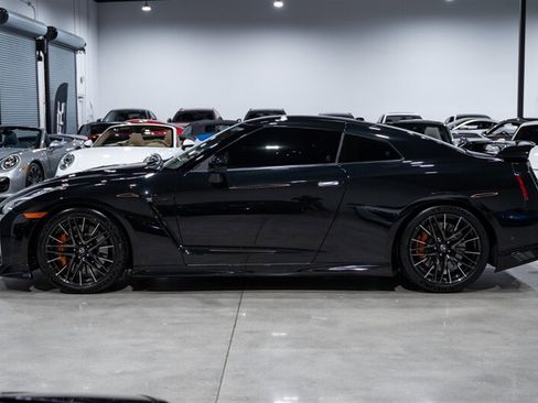 Used 2021 Nissan GT-R Premium AWD/4WD image 3