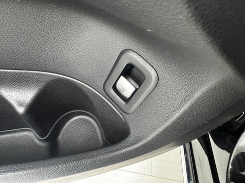 Used 2015 Mercedes-Benz C 300 4MATIC Sedan image 28