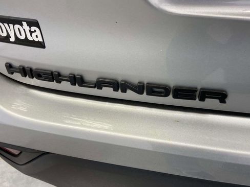 Certified 2024 Toyota Highlander LE image 6