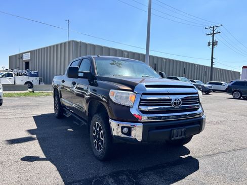 Used 2017 Toyota Tundra SR5 w/ TRD Off Road Package AWD/4WD image 7