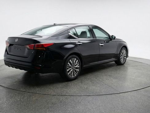 Used 2025 Nissan Altima 2.5 SV image 9