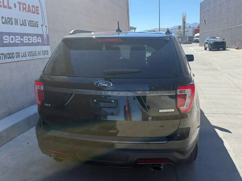 Used 2018 Ford Explorer XLT w/ Equipment Group 202A FWD image 4