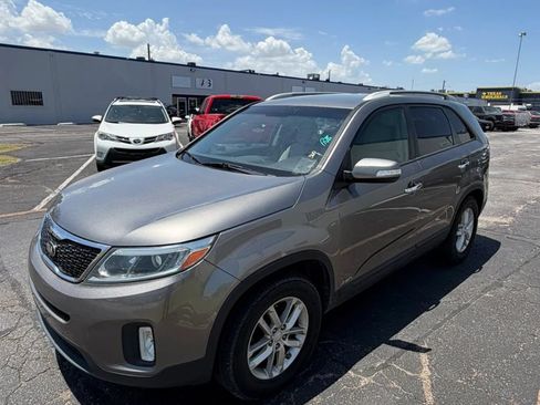 Used 2015 Kia Sorento LX AWD/4WD image 6