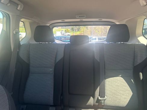 Used 2023 Nissan Rogue SV image 16