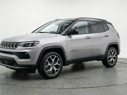 Used 2025 Jeep Compass Limited AWD/4WD image 3
