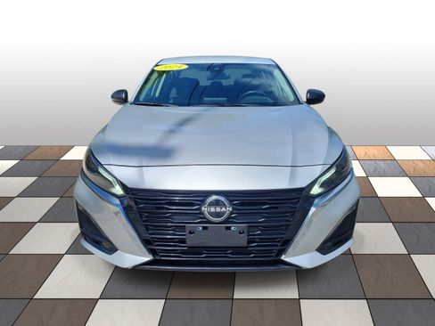 Used 2024 Nissan Altima 2.5 SV image 2