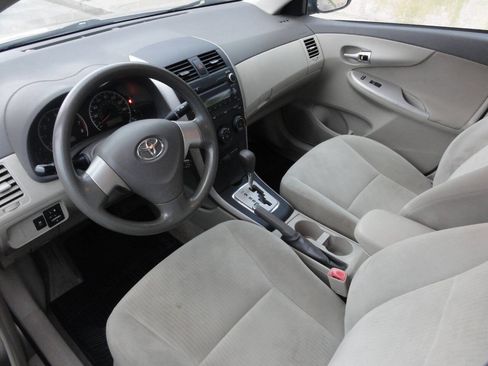 Used 2010 Toyota Corolla LE FWD image 9