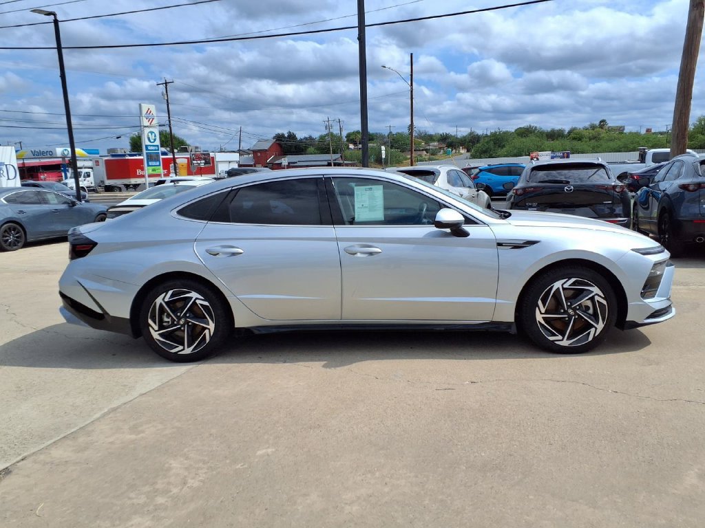 Used 2025 Hyundai Sonata SEL FWD image 9