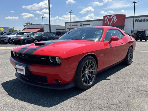 Used 2016 Dodge Challenger SRT RWD image 4