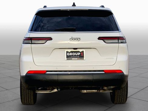 Used 2025 Jeep Grand Cherokee L Laredo RWD image 5