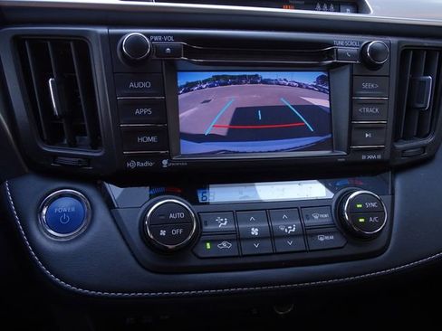 Used 2018 Toyota RAV4 LE image 34