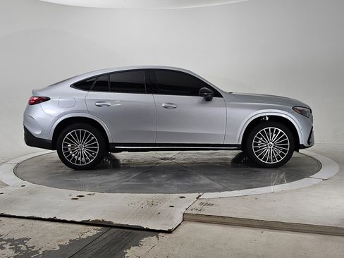 Used 2025 Mercedes-Benz GLC 300 4MATIC image 2