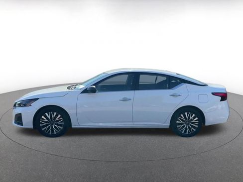 Used 2025 Nissan Altima 2.5 SV image 8