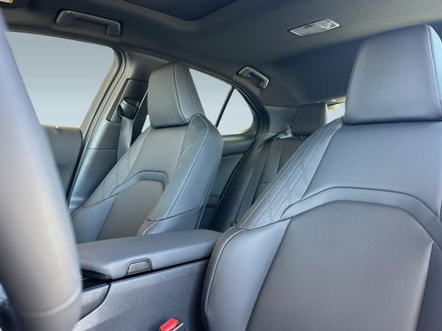 New 2026 Lexus UX 300h FWD image 18