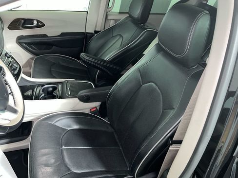 Used 2021 Chrysler Pacifica Limited w/ Uconnect Theater Family Group AWD/4WD image 15