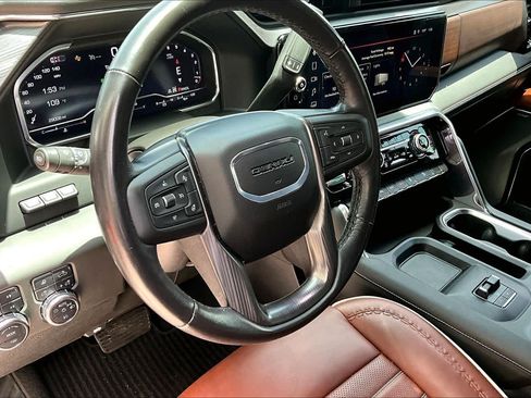 Used 2024 GMC Sierra 2500 Denali Ultimate AWD/4WD image 18
