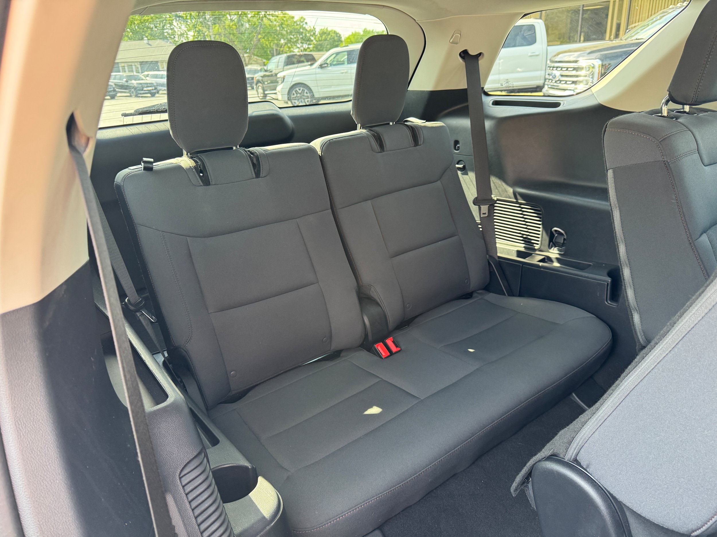 Used 2025 Ford Explorer Active RWD image 17