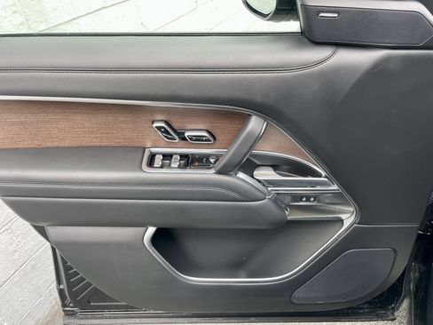 Certified 2025 Land Rover Range Rover SE image 12