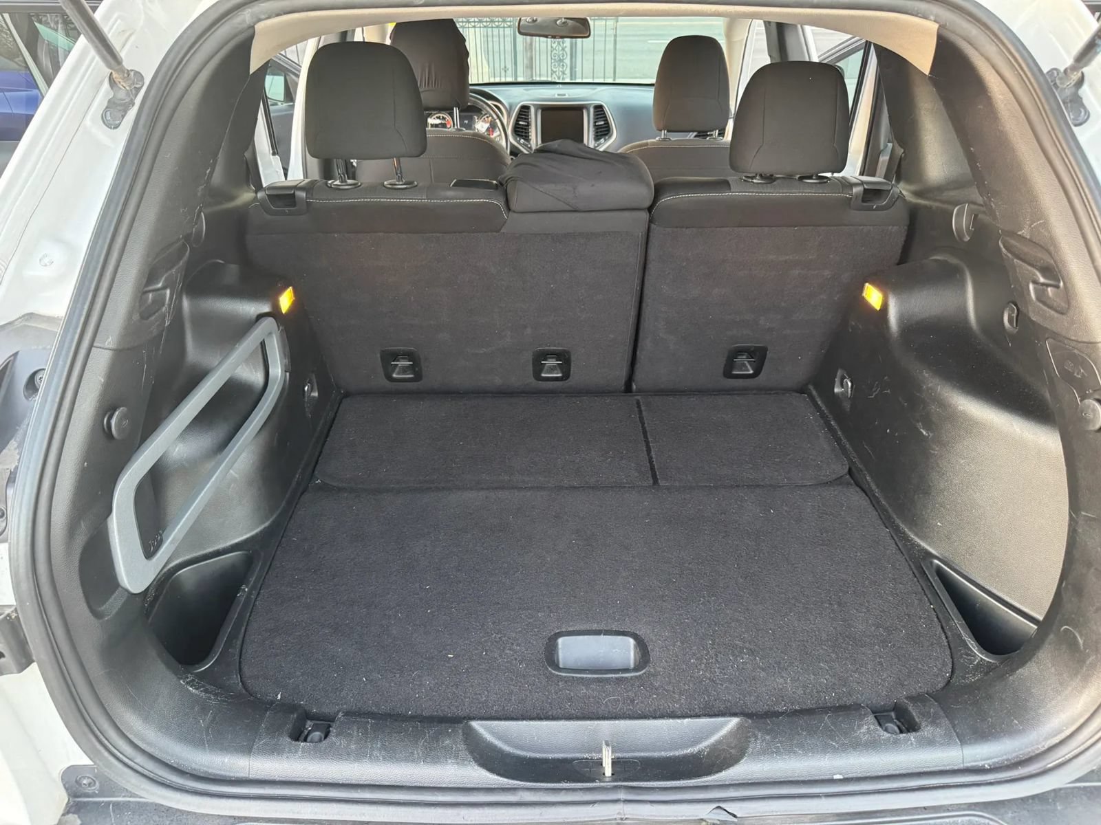 Used 2017 Jeep Cherokee Latitude FWD image 14