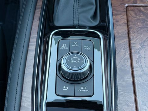 Used 2024 Nissan Armada SL w/ Captain's Chairs Package image 21