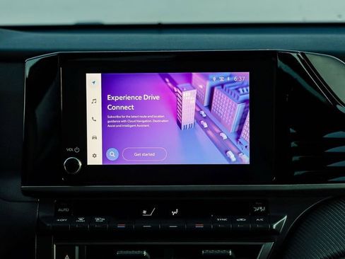 Used 2025 Toyota Camry SE image 17