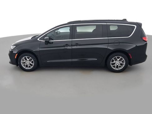 Used 2021 Chrysler Pacifica Touring image 8