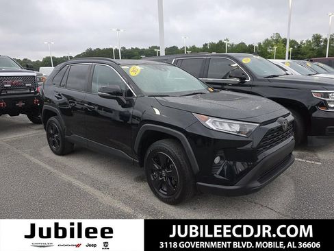 Used 2021 Toyota RAV4 XLE w/ Convenience Package FWD image 1