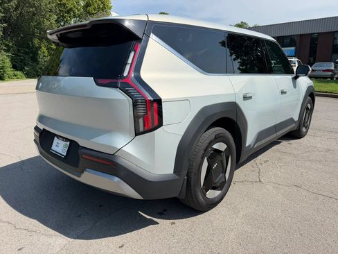 Used 2024 Kia EV9 Light Long Range RWD image 7
