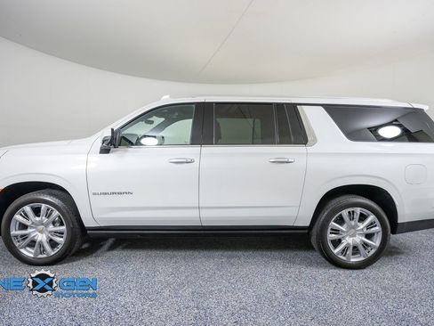 Used 2024 Chevrolet Suburban High Country w/ Advanced Technology Package AWD/4WD image 5