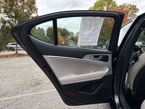 Used 2023 Genesis G70 2.0T w/ Sport Prestige Package image 25