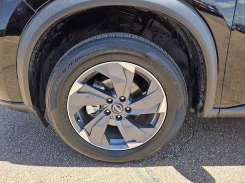 Used 2025 Nissan Rogue SV FWD image 25