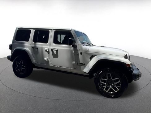 Used 2025 Jeep Wrangler Unlimited Sahara AWD/4WD image 17