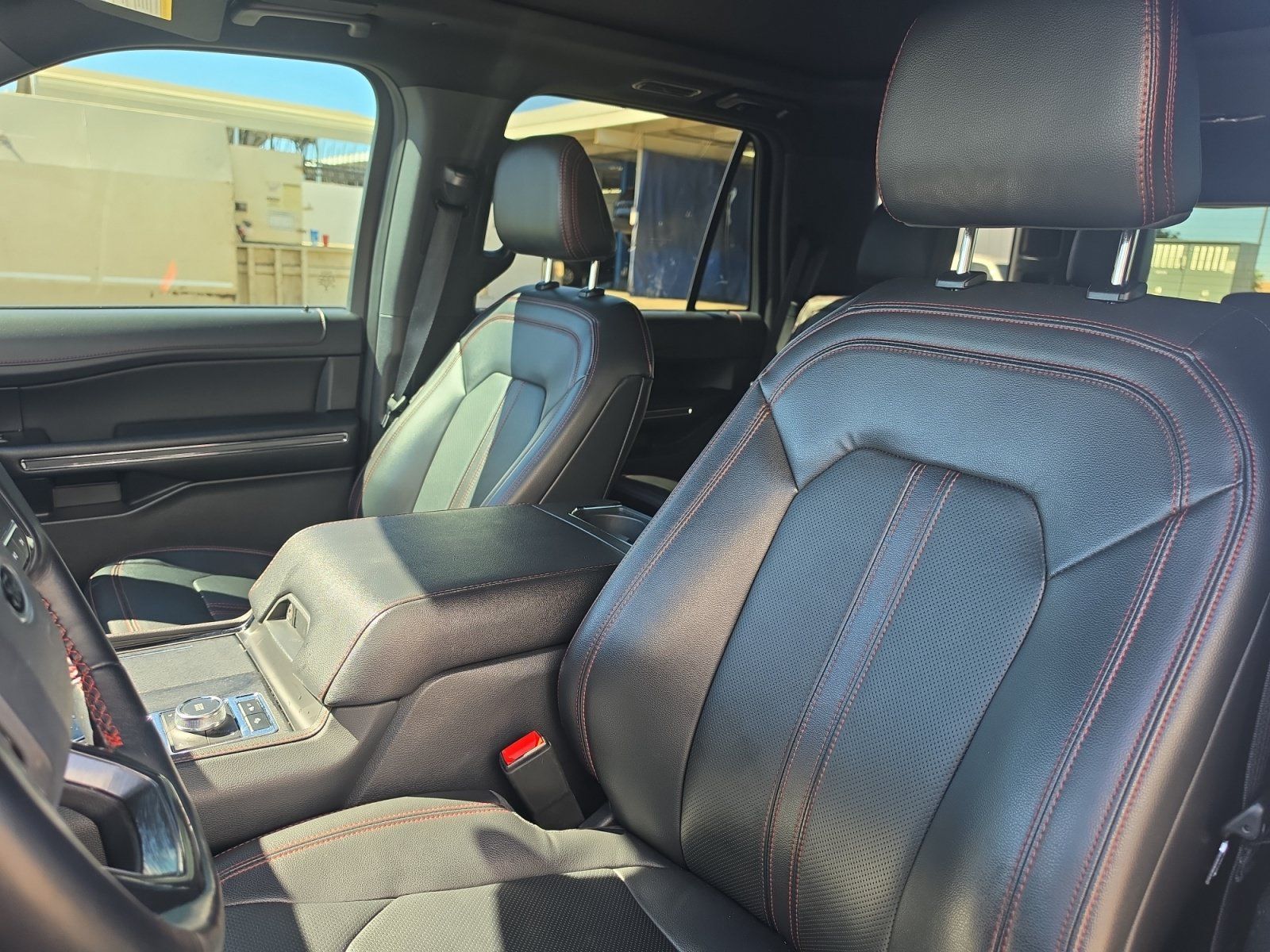 Used 2024 Ford Expedition Limited AWD/4WD image 12