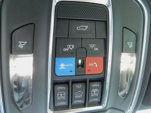 Used 2024 Jeep Grand Cherokee L Limited w/ Luxury Tech Group II image 40