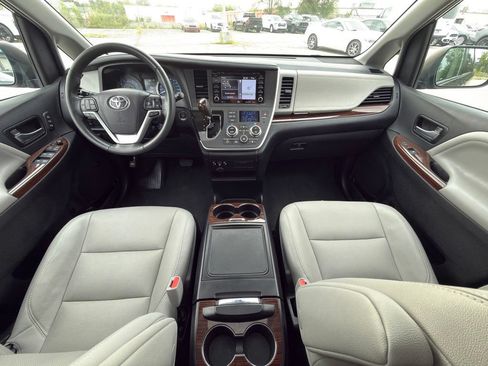 Used 2020 Toyota Sienna Limited FWD image 14
