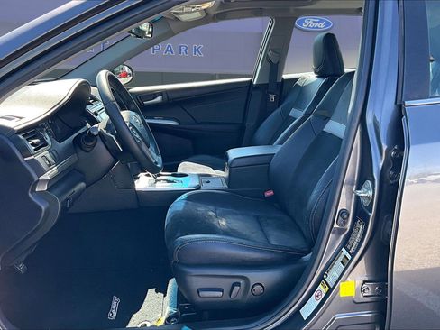 Used 2014 Toyota Camry SE w/ Leather Package FWD image 21
