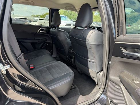 Used 2025 Mitsubishi Outlander SE AWD/4WD image 31
