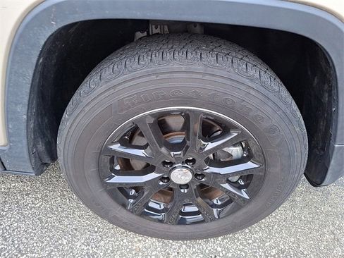 Used 2015 Jeep Cherokee Latitude w/ Comfort/Convenience Group image 4