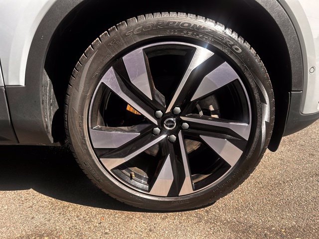 Used 2024 Volvo XC40 B5 Plus w/ Protection Package Premier AWD/4WD image 33