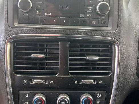 Used 2016 Dodge Grand Caravan SE FWD image 11