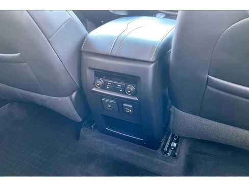 Used 2021 Chevrolet Traverse Premier w/ Redline Edition AWD/4WD image 10